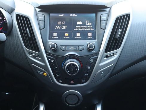Used 2017 Hyundai Veloster FWD image 31