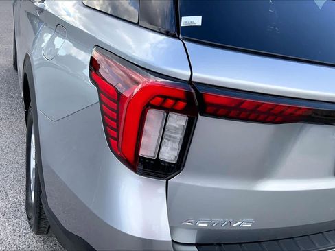 Certified 2025 Ford Explorer Active image 28