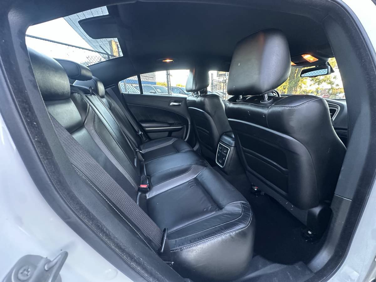 Used 2022 Dodge Charger SXT w/ Plus Group RWD image 31