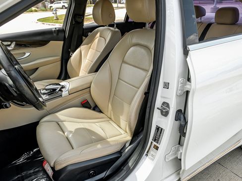 Used 2018 Mercedes-Benz C 300 Sedan w/ Multimedia Package image 4