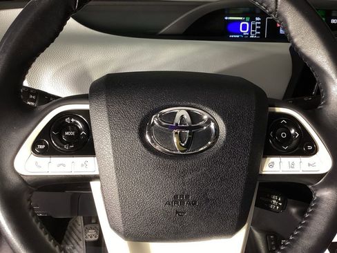 Used 2018 Toyota Prius Prime Advanced image 17