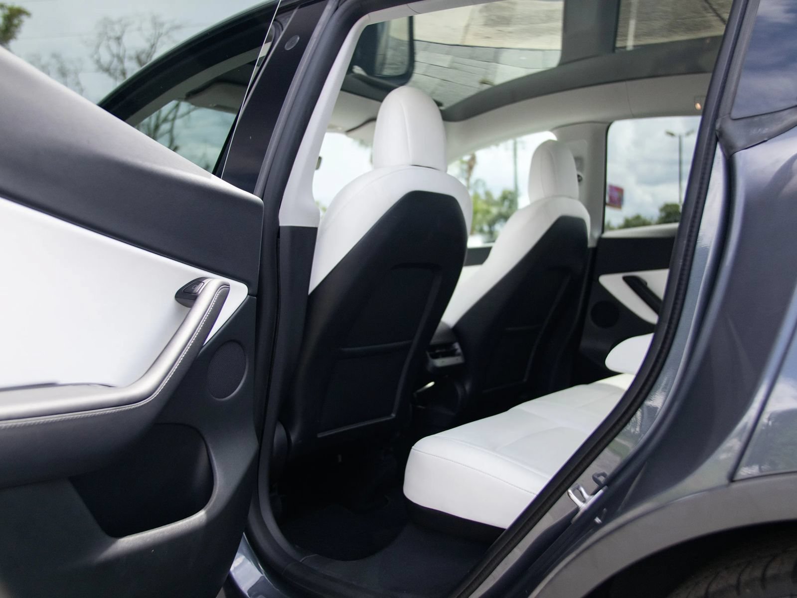 Used 2022 Tesla Model Y Performance AWD/4WD image 23