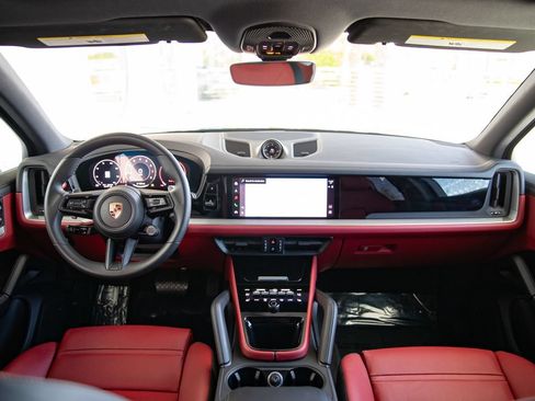 Certified 2026 Porsche Cayenne AWD/4WD image 12