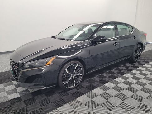 Used 2024 Nissan Altima 2.5 SR FWD image 2