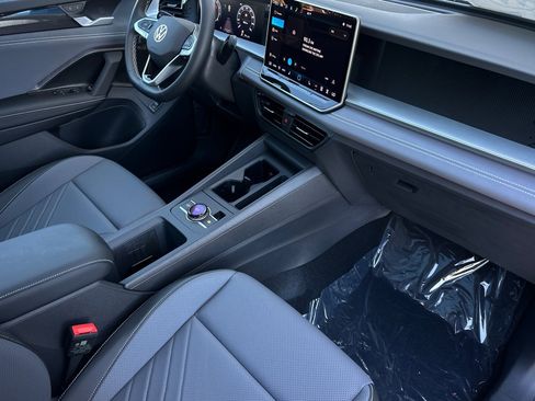 New 2025 Volkswagen Tiguan SE image 16