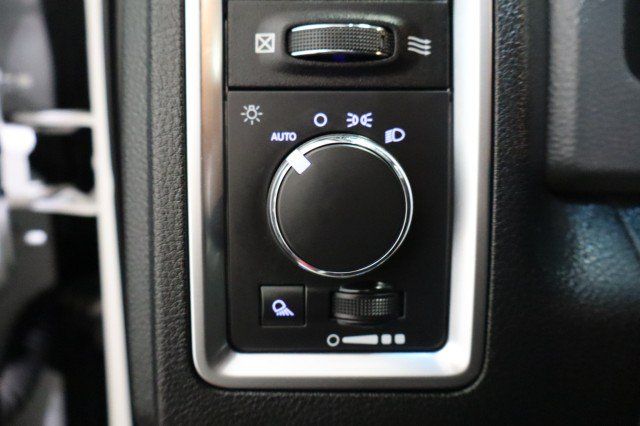 Used 2015 RAM 3500 SLT AWD/4WD image 32