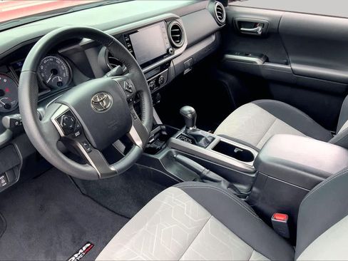 Used 2023 Toyota Tacoma TRD Sport w/ Technology Package AWD/4WD image 18