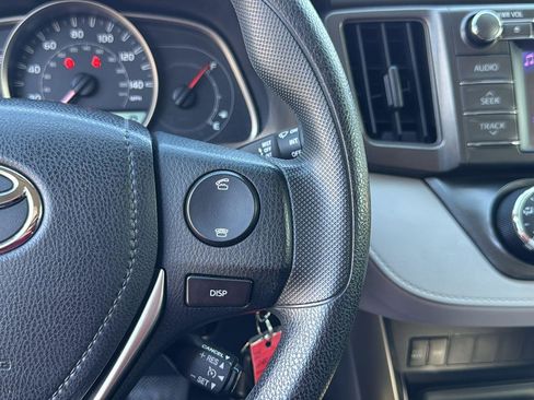 Used 2013 Toyota RAV4 LE image 16