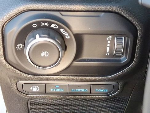 Used 2023 Jeep Wrangler Unlimited Sahara AWD/4WD image 23