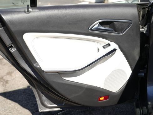 Used 2018 Mercedes-Benz CLA 250 4MATIC image 42