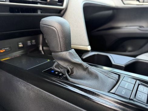 Used 2025 Toyota Camry LE w/ Convenience Package image 19