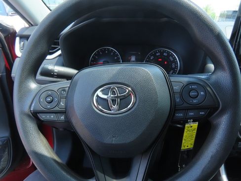 Used 2020 Toyota RAV4 LE FWD image 27