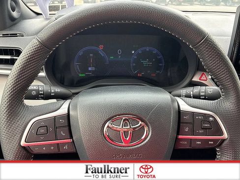 Used 2025 Toyota Sienna XSE w/ XSE Plus Package AWD/4WD image 29