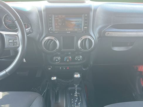 Used 2015 Jeep Wrangler Unlimited Sport w/ Connectivity Group AWD/4WD image 12