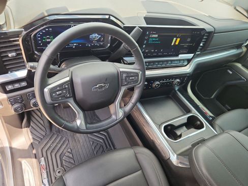 Used 2025 Chevrolet Silverado 2500 LTZ w/ LTZ Plus Package AWD/4WD image 10