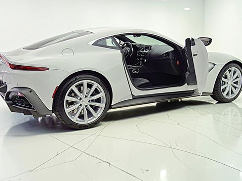 Used 2023 Aston Martin V8 Vantage Coupe RWD image 9