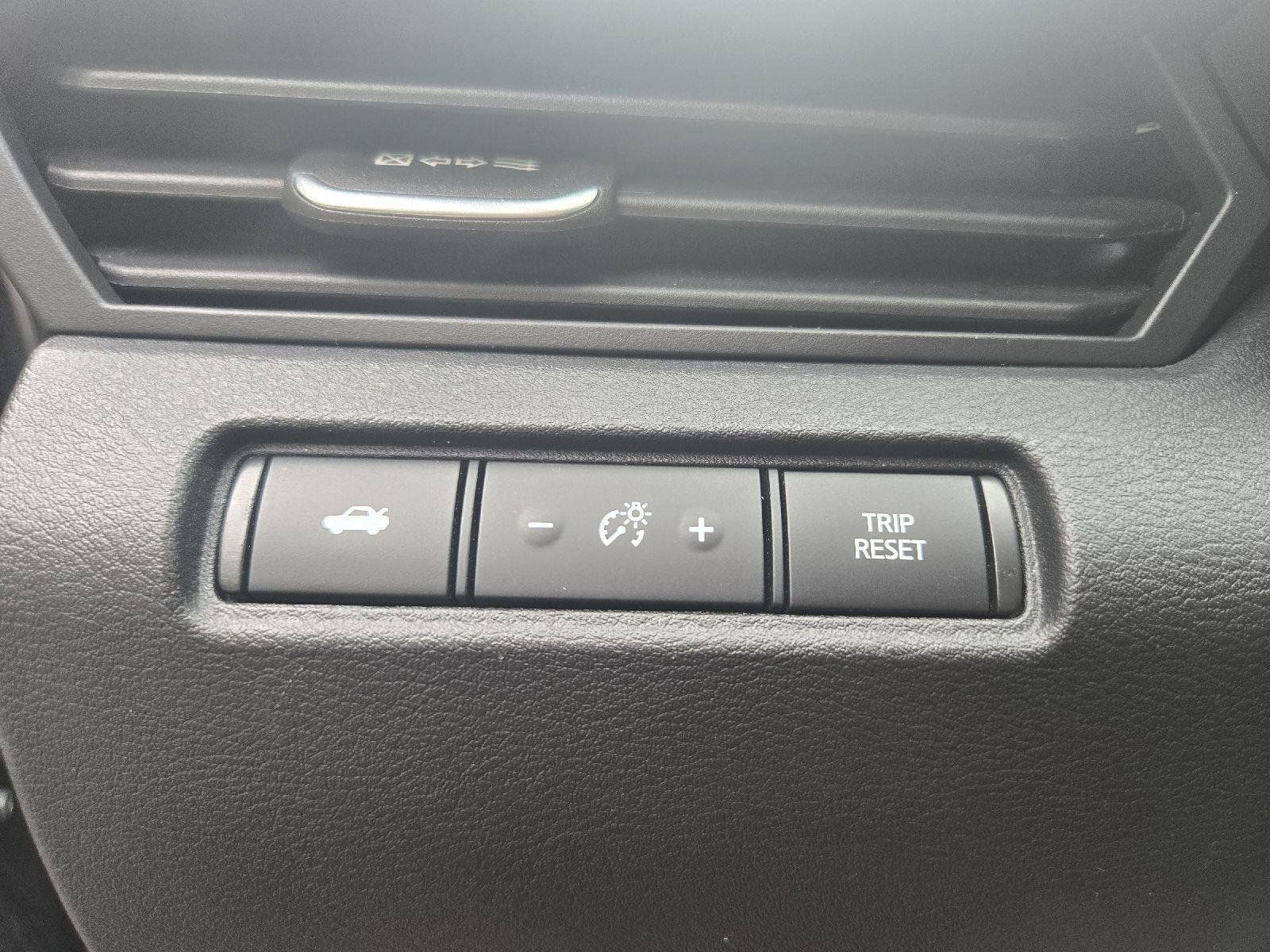 Used 2025 Nissan Altima 2.5 SV FWD image 15