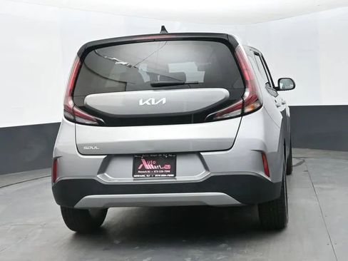 Used 2025 Kia Soul LX w/ LX Technology Package image 8