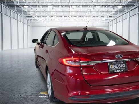 Used 2017 Ford Fusion SE w/ Fusion SE Technology Package image 8