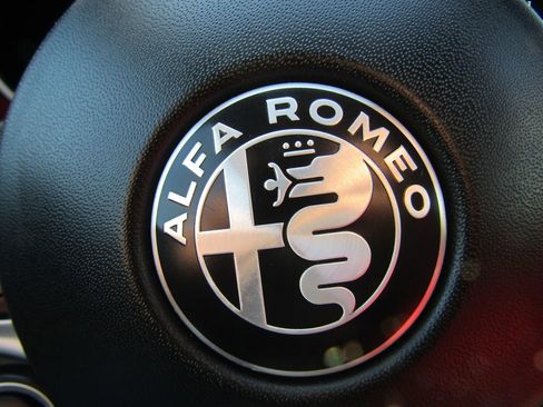Used 2019 Alfa Romeo Stelvio Ti AWD/4WD image 36