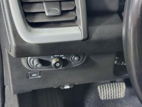 Used 2022 GMC Terrain SLT w/ LPO, Floor Liner Package AWD/4WD image 17