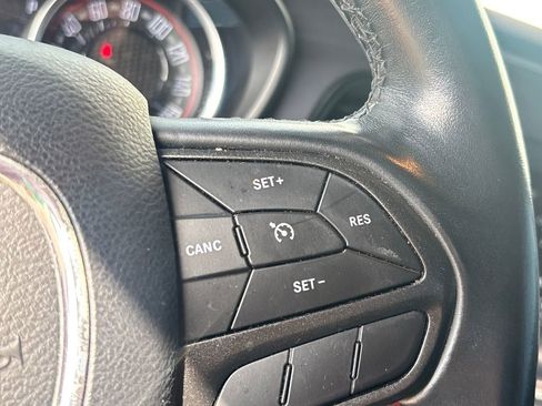 Used 2020 Dodge Challenger SXT image 17