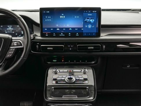 Used 2023 Lincoln Nautilus AWD image 15