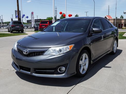 Used 2013 Toyota Camry SE FWD image 4