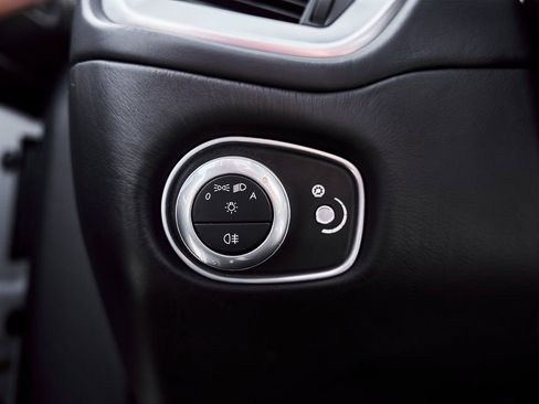 Used 2017 Aston Martin Vanquish S image 53