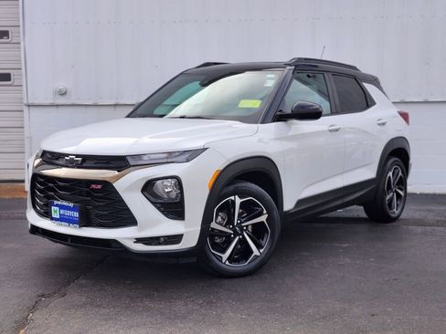 Used 2023 Chevrolet TrailBlazer RS w/ Sun and Liftgate Package image 1