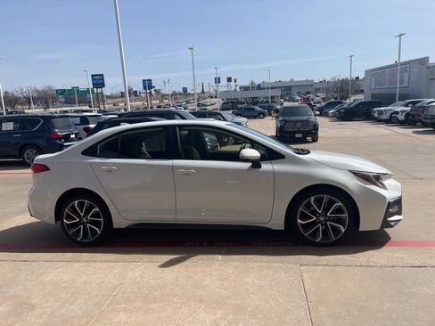 Used 2020 Toyota Corolla SE w/ SE Premium Package image 6