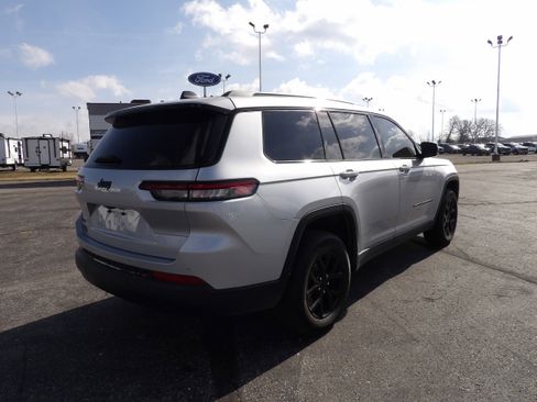 Used 2025 Jeep Grand Cherokee L Laredo image 6