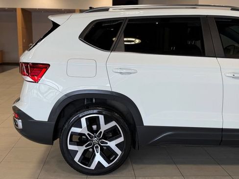 Used 2023 Volkswagen Taos SEL AWD/4WD image 17