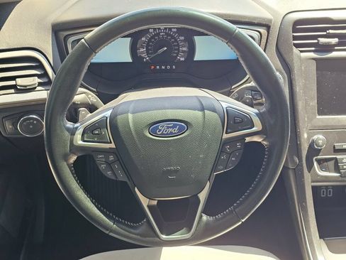 Used 2019 Ford Fusion SE w/ Equipment Group 151A FWD image 16