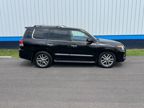 Used 2013 Lexus LX 570 4WD w/ Luxury Pkg image 4