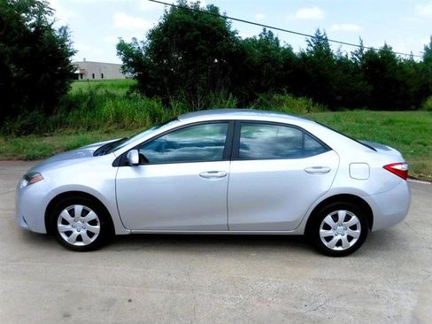 Used 2014 Toyota Corolla LE image 10