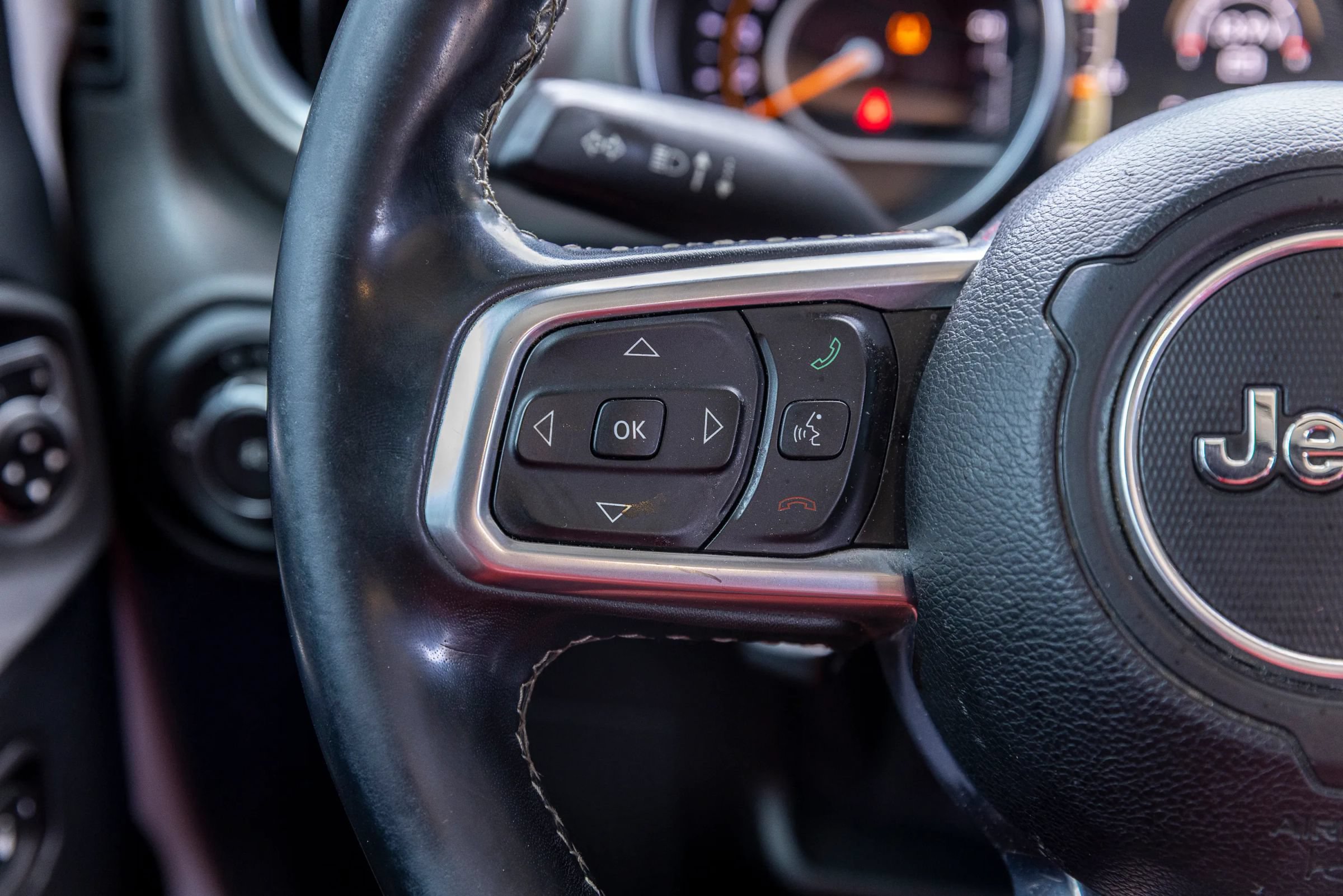 Used 2019 Jeep Wrangler Unlimited Sahara AWD/4WD image 35