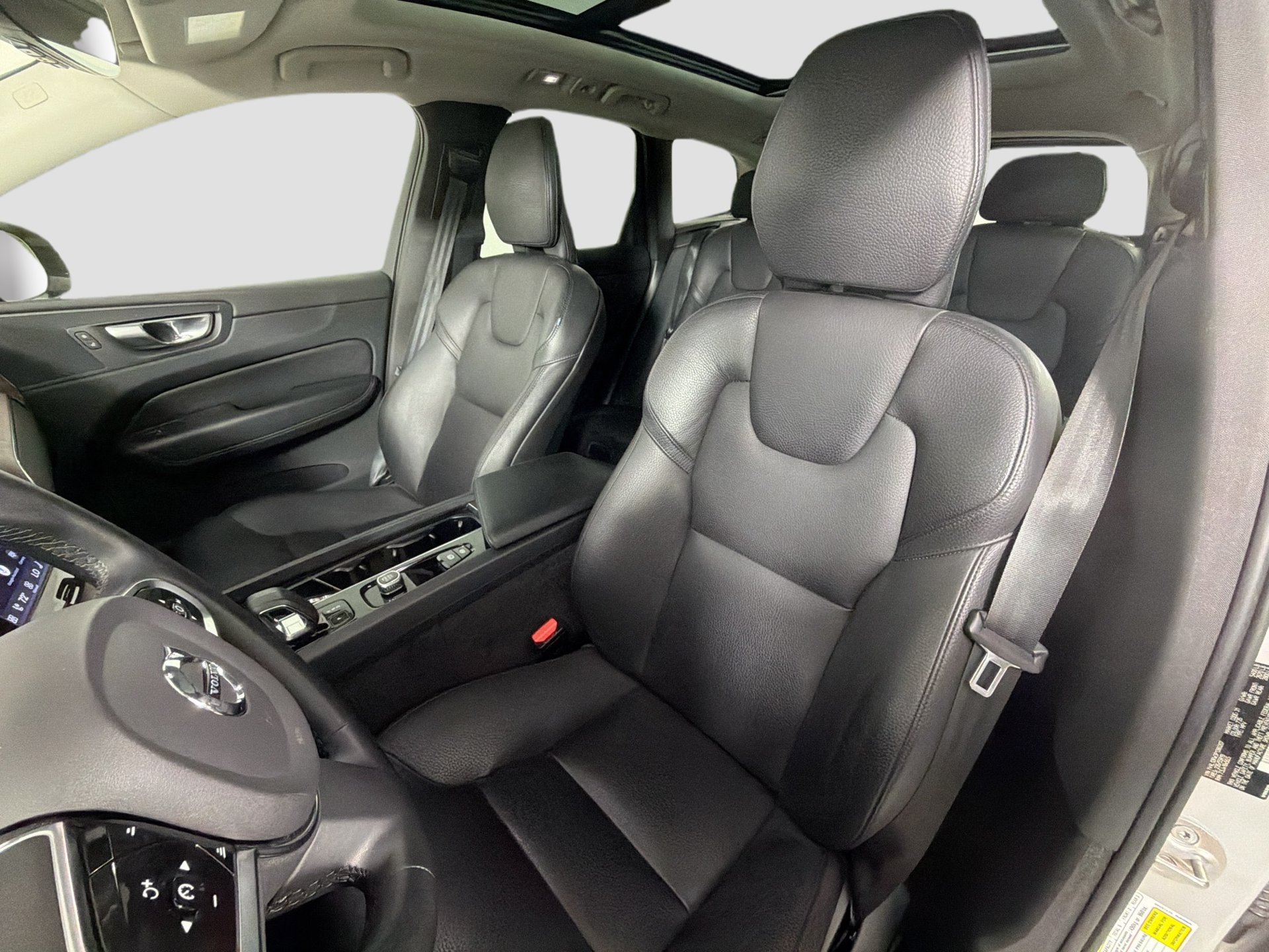 Certified 2023 Volvo XC60 B5 Plus w/ Protection Package Premier AWD/4WD image 20