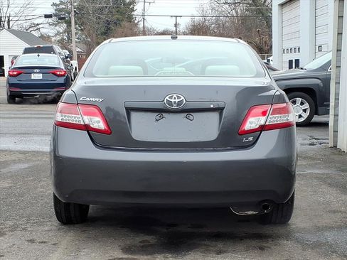 Used 2011 Toyota Camry LE w/ LE Extra-Value Pkg image 4