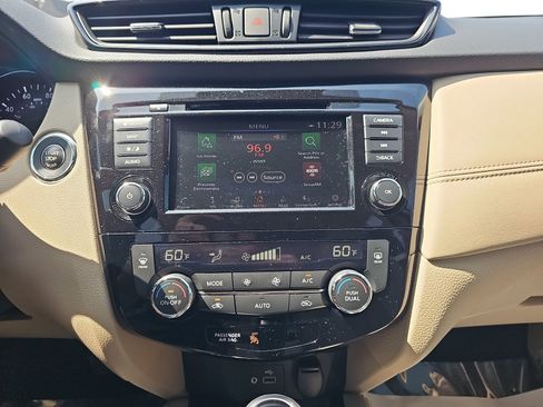 Used 2020 Nissan Rogue SL w/ Premium Package AWD/4WD image 17
