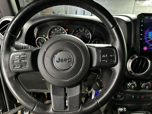 Used 2014 Jeep Wrangler Unlimited Rubicon w/ Connectivity Group AWD/4WD image 23