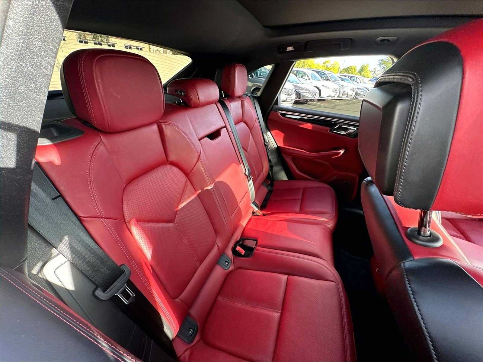 Used 2022 Porsche Macan S AWD/4WD image 28