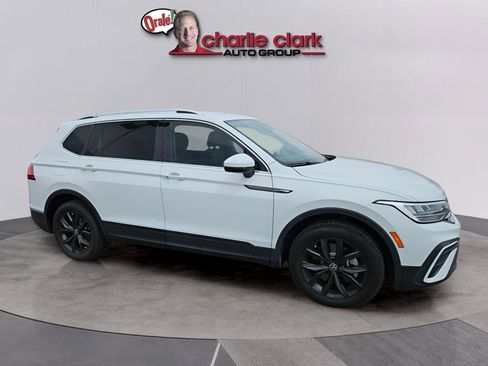 Used 2024 Volkswagen Tiguan SE image 8