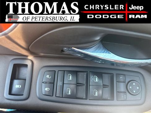 Used 2013 Chrysler Town & Country Touring FWD image 9