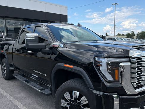 Used 2024 GMC Sierra 2500 Denali w/ Denali Reserve Package AWD/4WD image 6