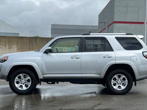 Certified 2021 Toyota 4Runner SR5 AWD/4WD image 9