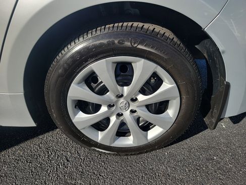 Used 2025 Toyota Corolla LE image 29