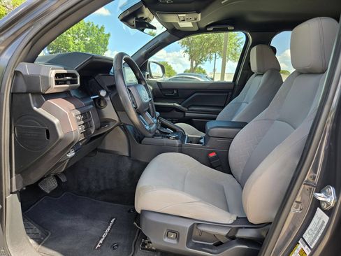 Used 2025 Toyota Tacoma SR5 AWD/4WD image 10
