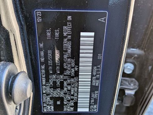 Used 2024 Toyota Highlander Platinum image 12