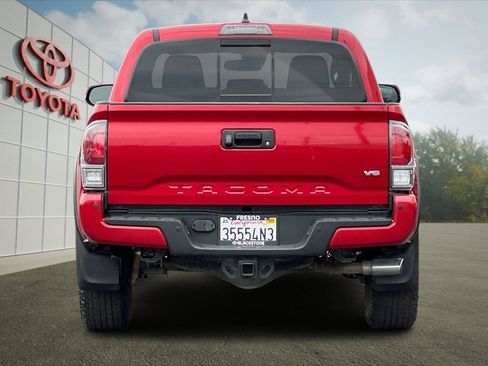 Used 2022 Toyota Tacoma TRD Off-Road image 4